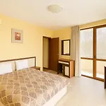 Sunny Victoria Penthouse Апартамент *